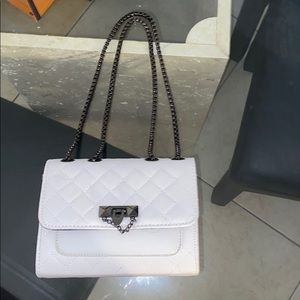 Crossbody purse pure white  👇💴💵